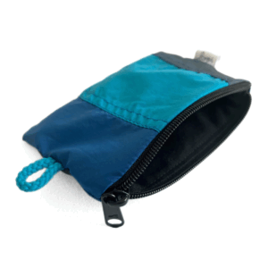 Lombi porte-monnaie upcyclé coupe-vent bleu