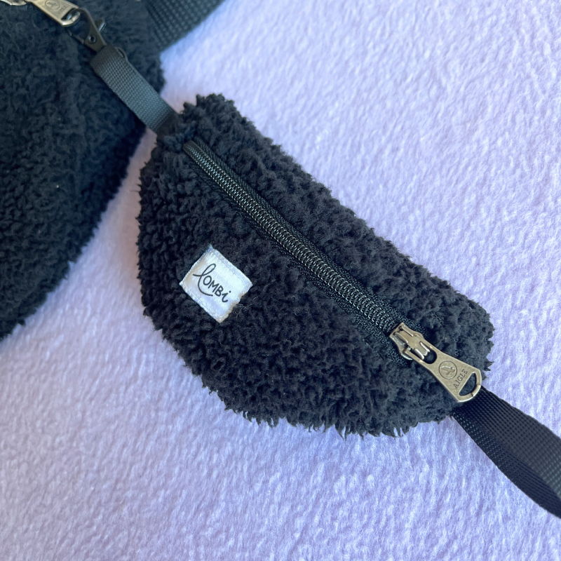 Mini banane porte-clef upcyclée polaire noire